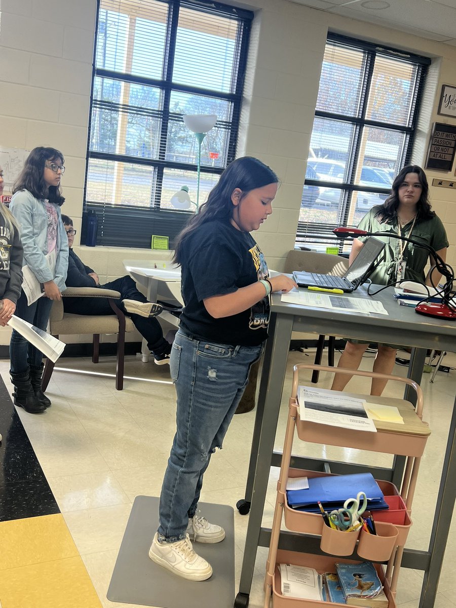 edgellcation's tweet image. Let’s determine the text structure… each group picked a speaker to share and defend their choices. Great job today class! Such a rich discussion and positive atmosphere 💛 @ChristianaES1 #edgellcation #empowerexcellence #teachtheclass