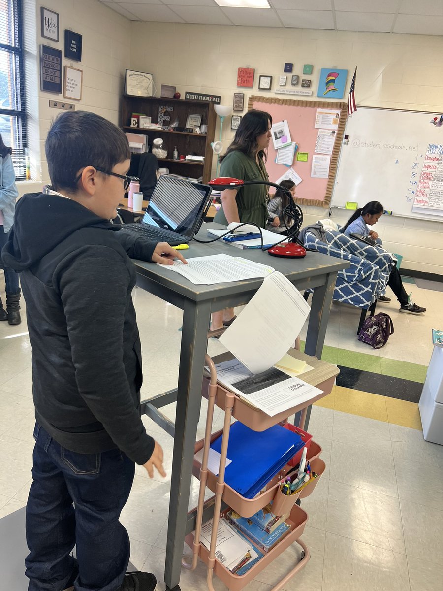 edgellcation's tweet image. Let’s determine the text structure… each group picked a speaker to share and defend their choices. Great job today class! Such a rich discussion and positive atmosphere 💛 @ChristianaES1 #edgellcation #empowerexcellence #teachtheclass