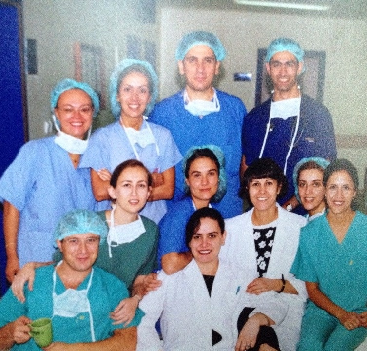 Doktorluk yaptığım yıllarda cep telefonuyla fotoğraf çekmek diye bir şey olmadığı için çok az fotoğrafım var maalesef (yıl sanırım 98) 
Hard discte bu çıktı karşıma, yıllar sonra kağıt fotoğraftan cep telefonuyla çekmişim😄
#AnkaraOnkoloji #Anestezi