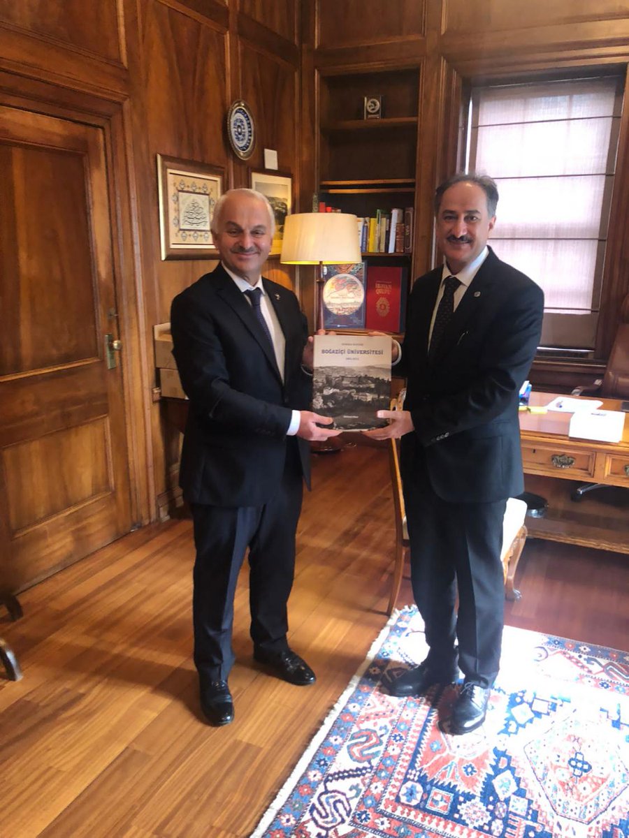 Eski THY müdürü Temel Kotil'in oğlunun, itibar suikastıyla uzaklaştırılan akademisyenin yerine adrese teslim kadroyla Boğaziçi'ne atanmasını bir de bu fotoğrafla yorumlayın.

10 Mart 2022. TUSAŞ Müdürü Kotil, Naci İnci'yi ziyaret etti. İki kurum arasındaki iş birlikleri görüşüldü