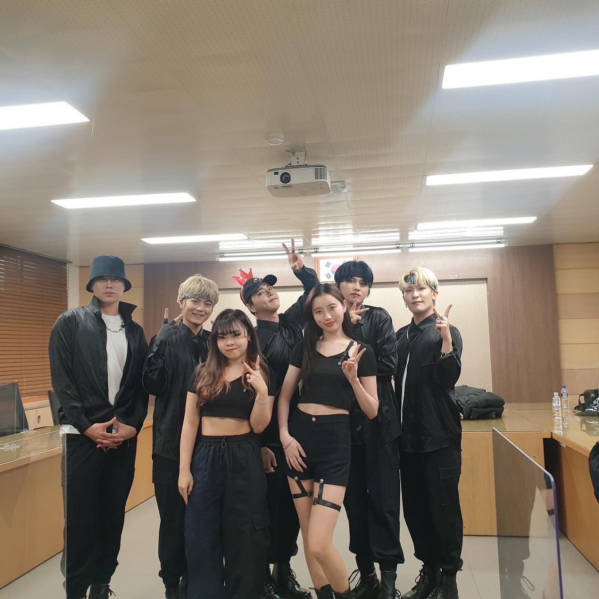 agrusbrasil's tweet photo. 💁 | INFORMAÇÃO !!!
A-yo e Kira juntamente com o Boy Group Dustin participaram do
Festival Dongak da Escola Técnica Wonju que aconteceu ontem 09/11/2022
#angelrus #엔젤러스 #마예 #이나 #애요 #크리스티나 #키라 #에마 #maye #ina #ayo #christina #kira #emma #글로벌걸그룹 https://t.co/IAMejOaiMy
