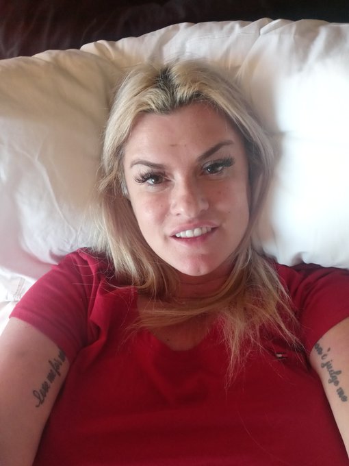 Why is it 47&deg; in Los Angeles??? Anywhooo good morning friends 💋 https://t.co/UaCZbYuVj0<a href="/tag/tittytuesday"class="tags"><span>#tittytuesday</span></a>