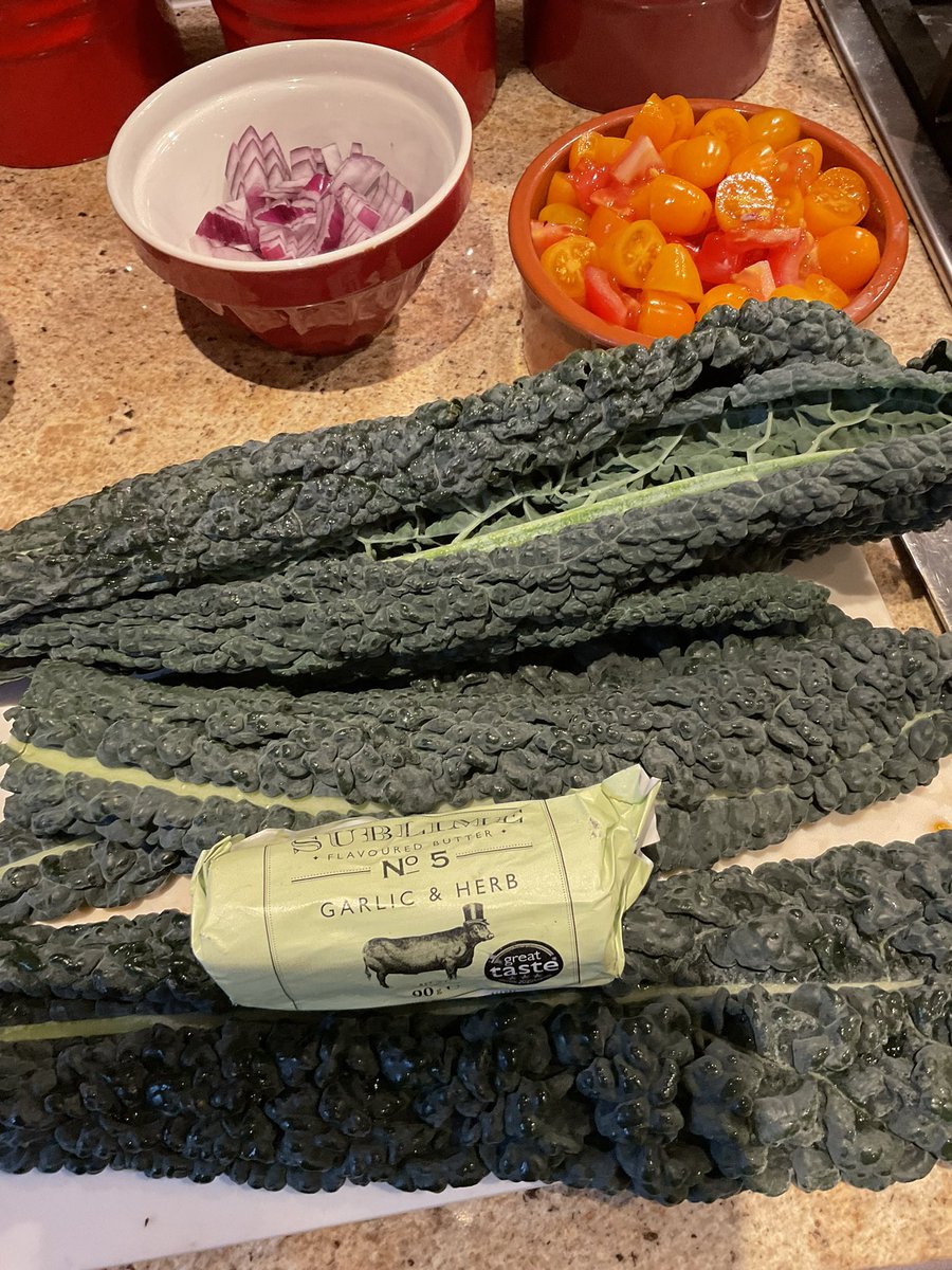 BeeNubian's tweet photo. Preparations underway for a healthy dinner. #FatBellyProject @leesah_zimbo @SMununuri @RegondoZiso @Blackexp1London #SublimeButter #CavoloNero @TeamFuloZim @hati_G @Elorm_Alek https://t.co/32BzQwHpXa