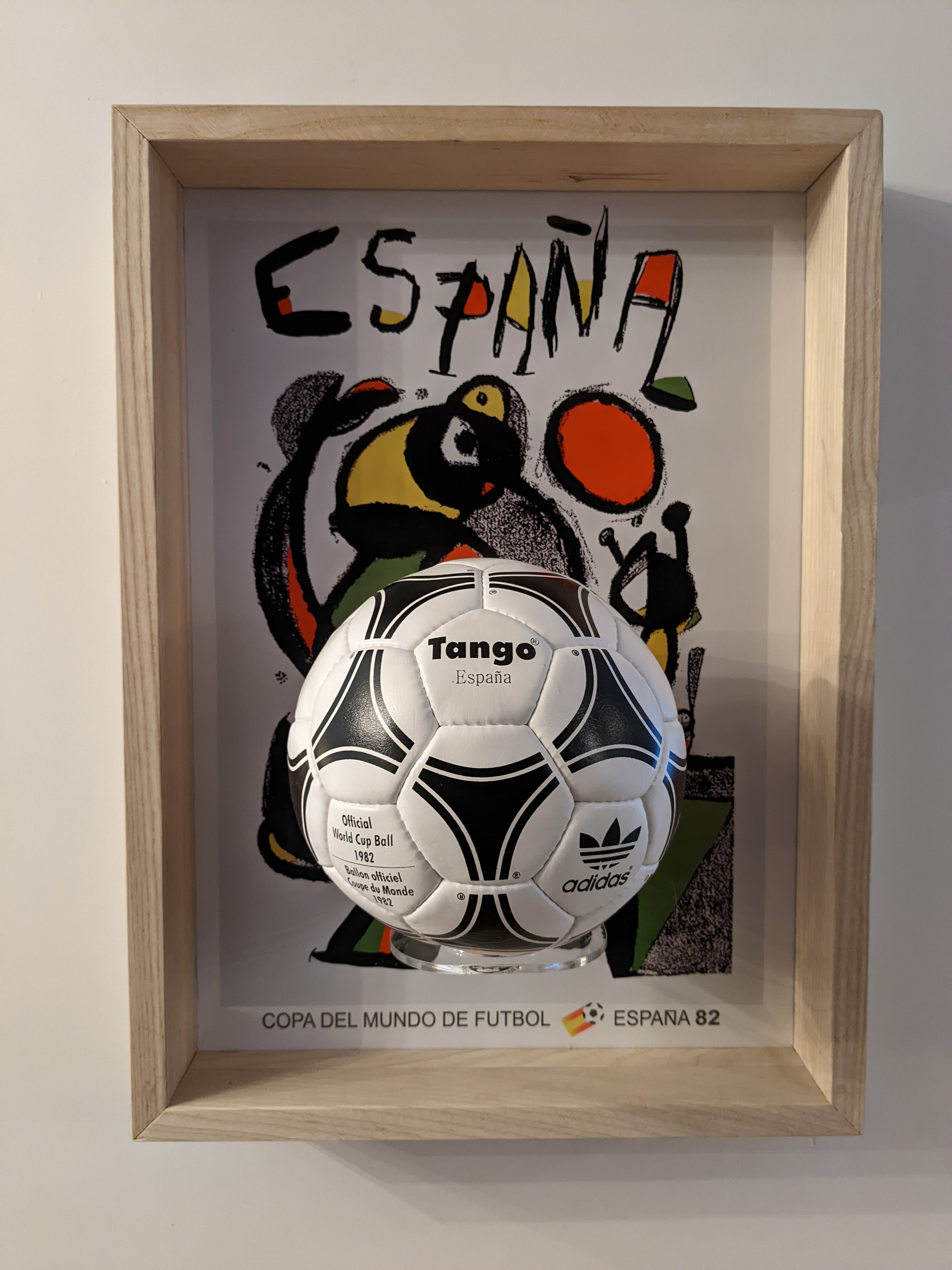 Geometría Esmerado Silicio Matchball Displays on Twitter: "12/22 Spain 1982 Adidas Tango Espana Adidas  continued with the popular Tango here, renaming it to a tournament specific  name 'Espana' #worldcup #football https://t.co/vbLyehdby1" / Twitter