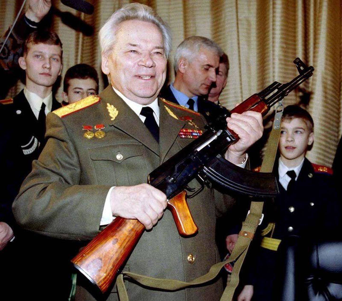 Калашников Михаил Тимофеевич АК 47