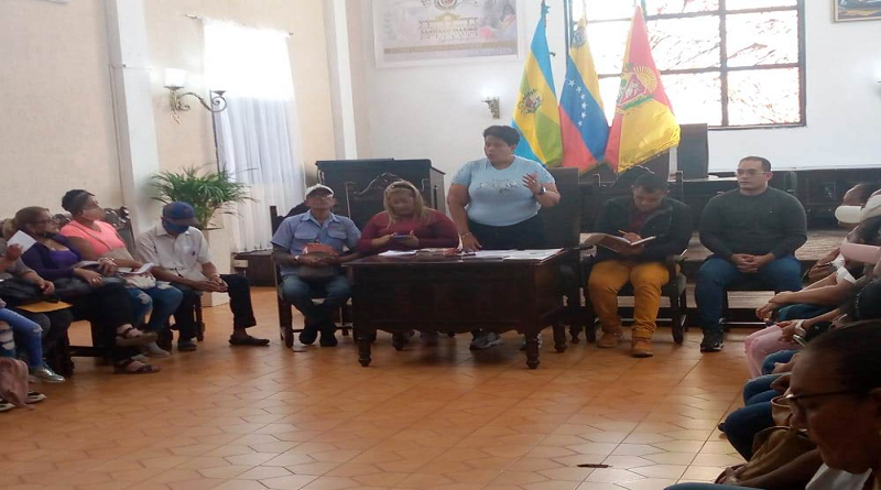 Aprueban creación del Instituto Autónomo de Vivienda y Hábitat en Aragua

#LeerDescoloniza 

vtv.gob.ve/concejo-munici…