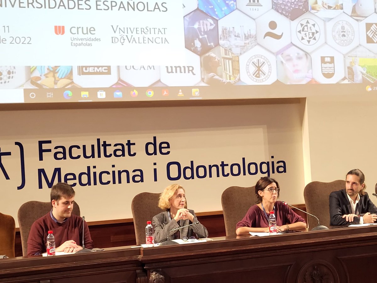 SilviaSimonR's tweet photo. Taula rodona sobre "El paper de la comunicació científica institucional en la lluita contra la desinformació" ara a la reunió @CrueUniversidad a @UV_EG! Amb @LazaroElena @rupermui @CaroMoreCa @JoseluZafra! La importància de les persones i les insitucions científiques! #RedDivulga https://t.co/UdEWP4FMMZ