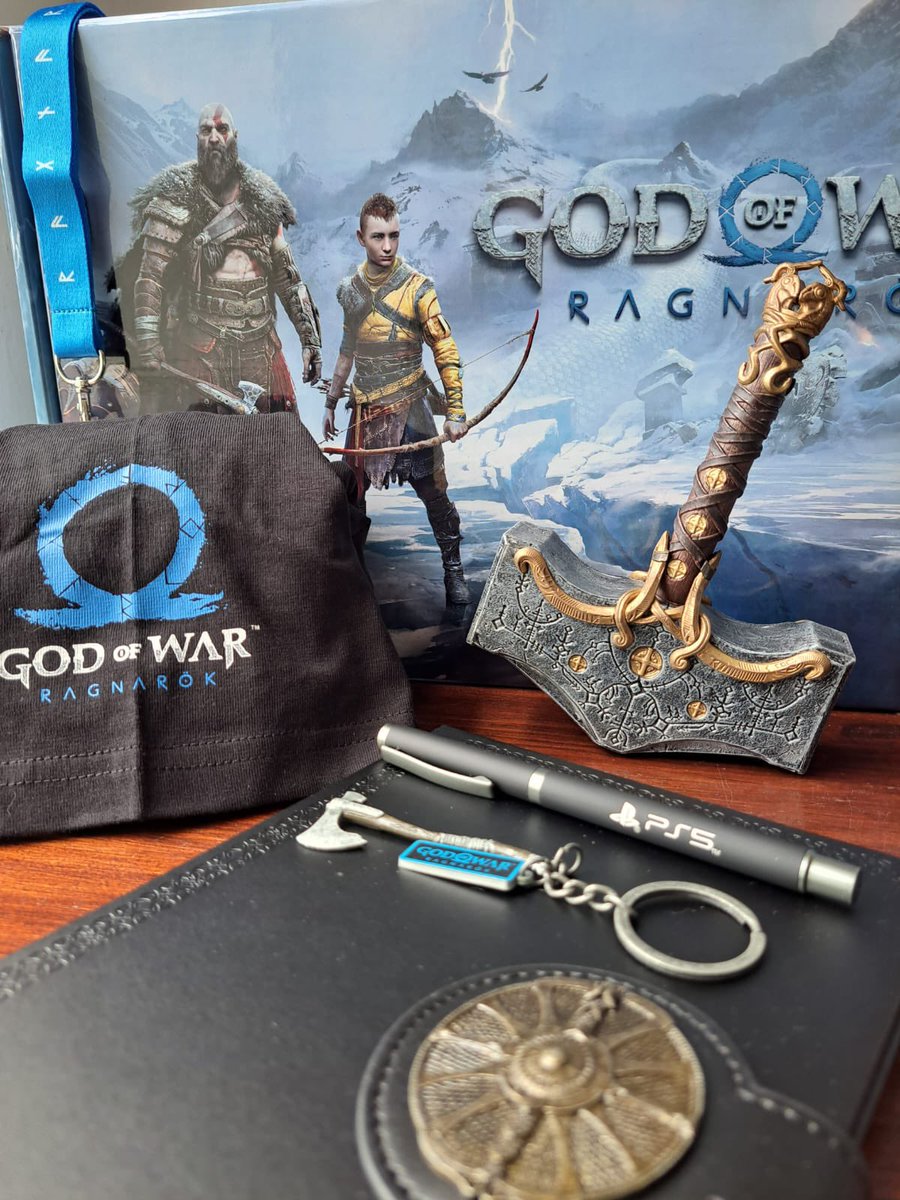 I got some cool goodies at the #GodofWarRagnarok launch! 🤩 Thank you <a href="/PlayStation_SA/">PlayStation South Africa</a> <a href="/GamefinityZA/">GAMEFINITY</a> #GodofWarRagnarokza