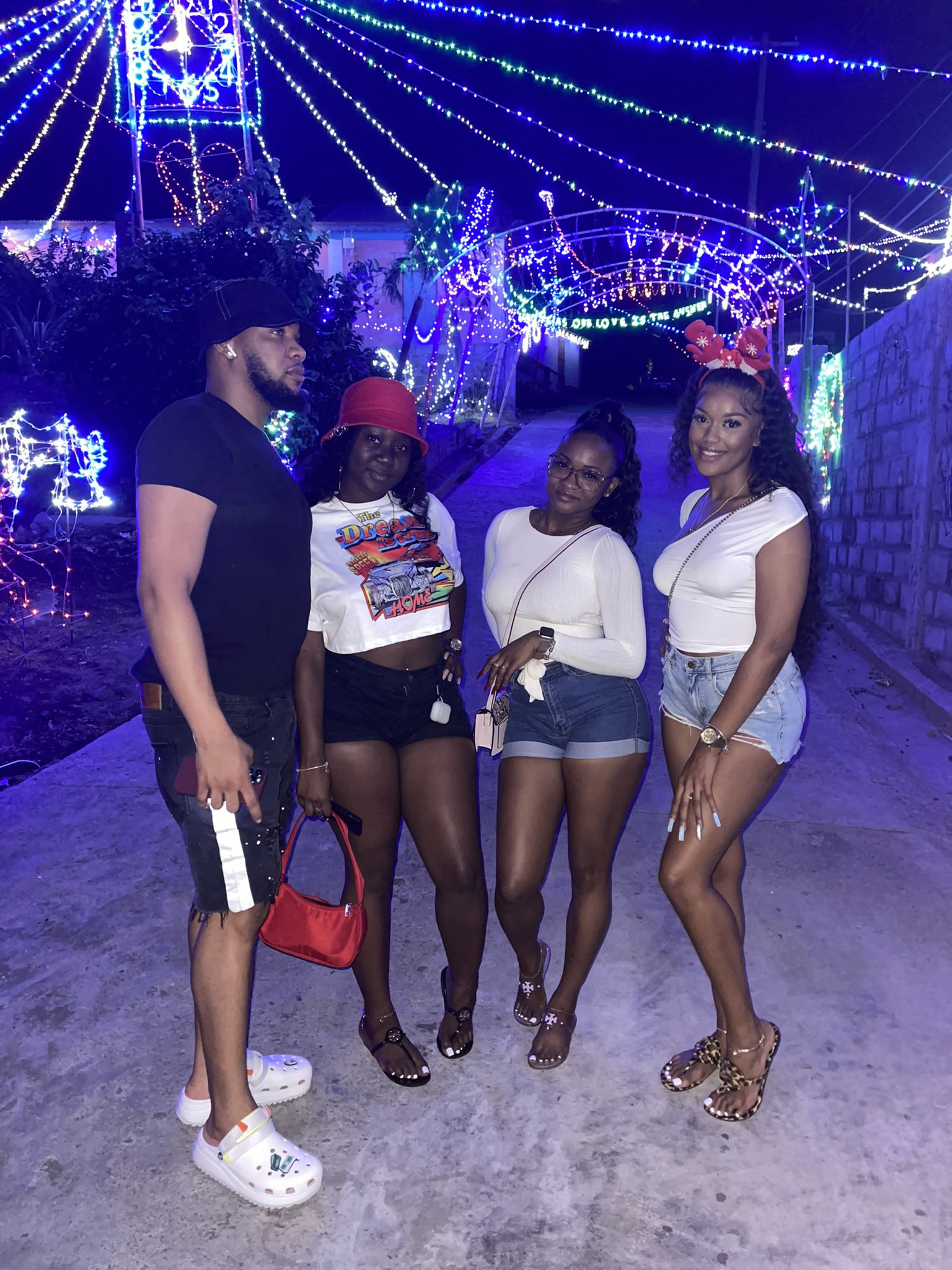 Chrissyy🌹 on Twitter "Cannot wait to go see Christmas lights with my