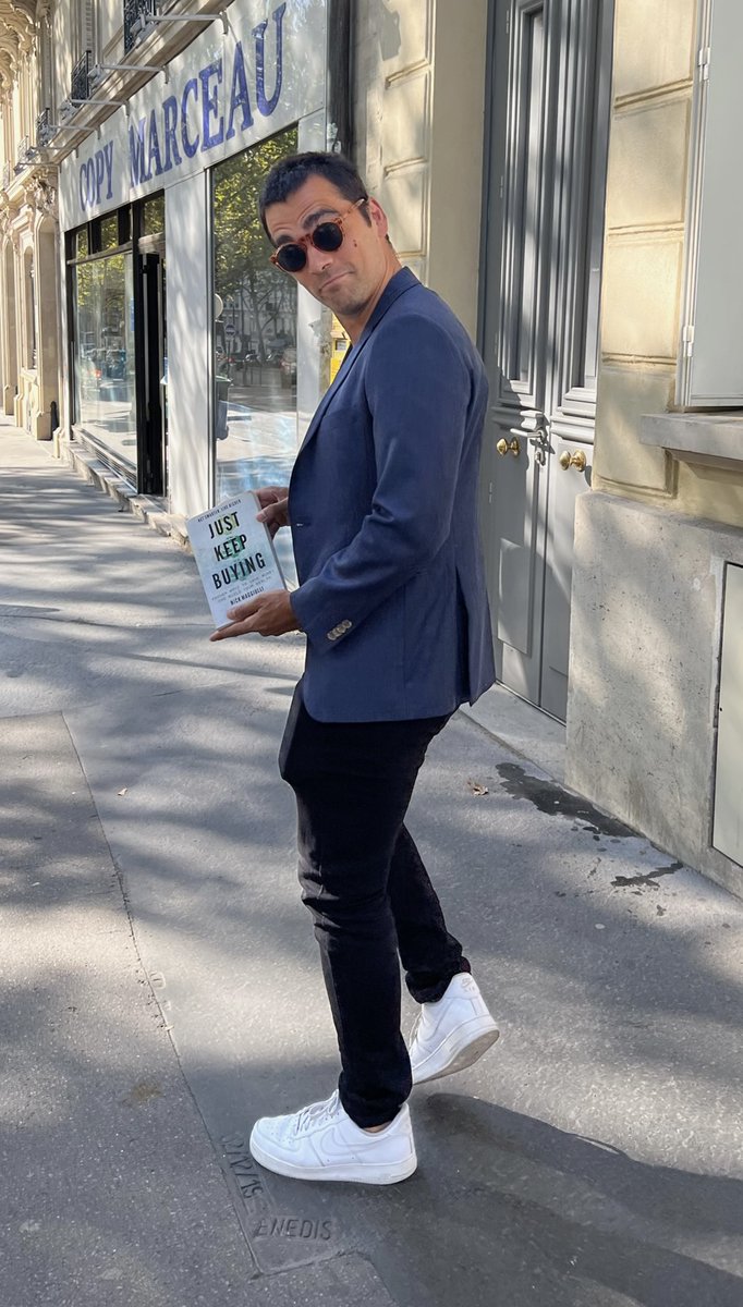 Want a FREE signed copy of my book?

♥️ Like this post
🔁 Retweet it
➡️ Follow me (so I can DM you)

In 24 hours, I'll pick a winner at random and mail it to them