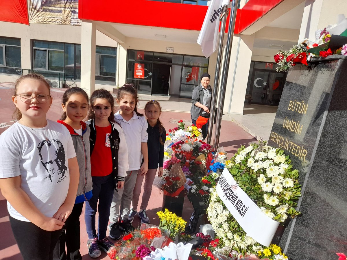 Cumhuriyetimizin kurucusu, bağımsızlığımızın mimarı Ulu Önder Mustafa Kemal Atatürk'ü vefatının 84. yıl dönümünde minnetle anıyoruz. <a href="/bahcesehir_k12/">Bahçeşehir Koleji</a> #10Kasim