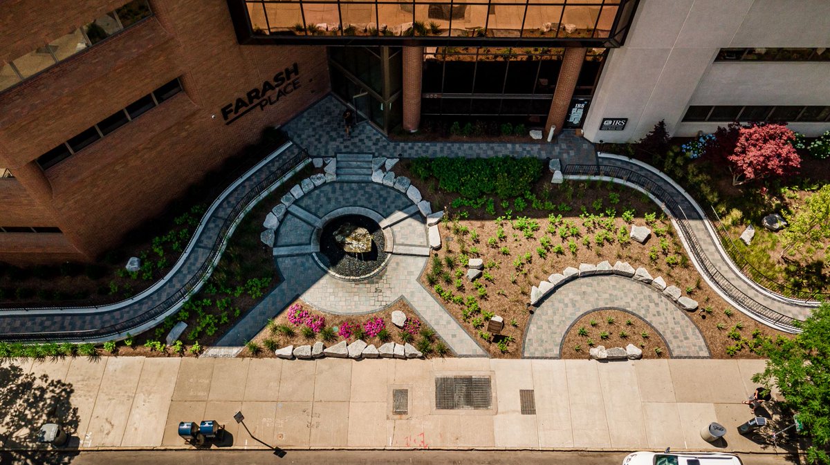 2022 AWARDS FINALIST for Small Design: Farash Place Renovation for prioritizing contemporary sustainability environmental standards, improved quality of life for residents, &amp; expanded ADA access in façade &amp; landscape.

🏆 Ceremony on 11/16: ow.ly/1JH950LxXYs

📸: RPKLA