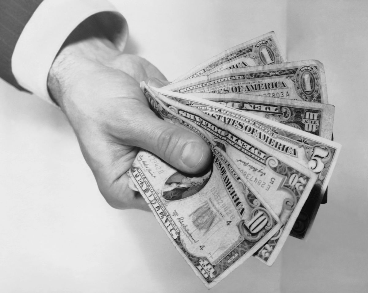 Replace a #cryptoexchange with a traditional #bank... #Centralization still appeals to a great many people, it means irresponsibility and criminal #fraud. This is not #DeFi.
#easymoney #theageoffraud #ftxwithdrawal #ftx