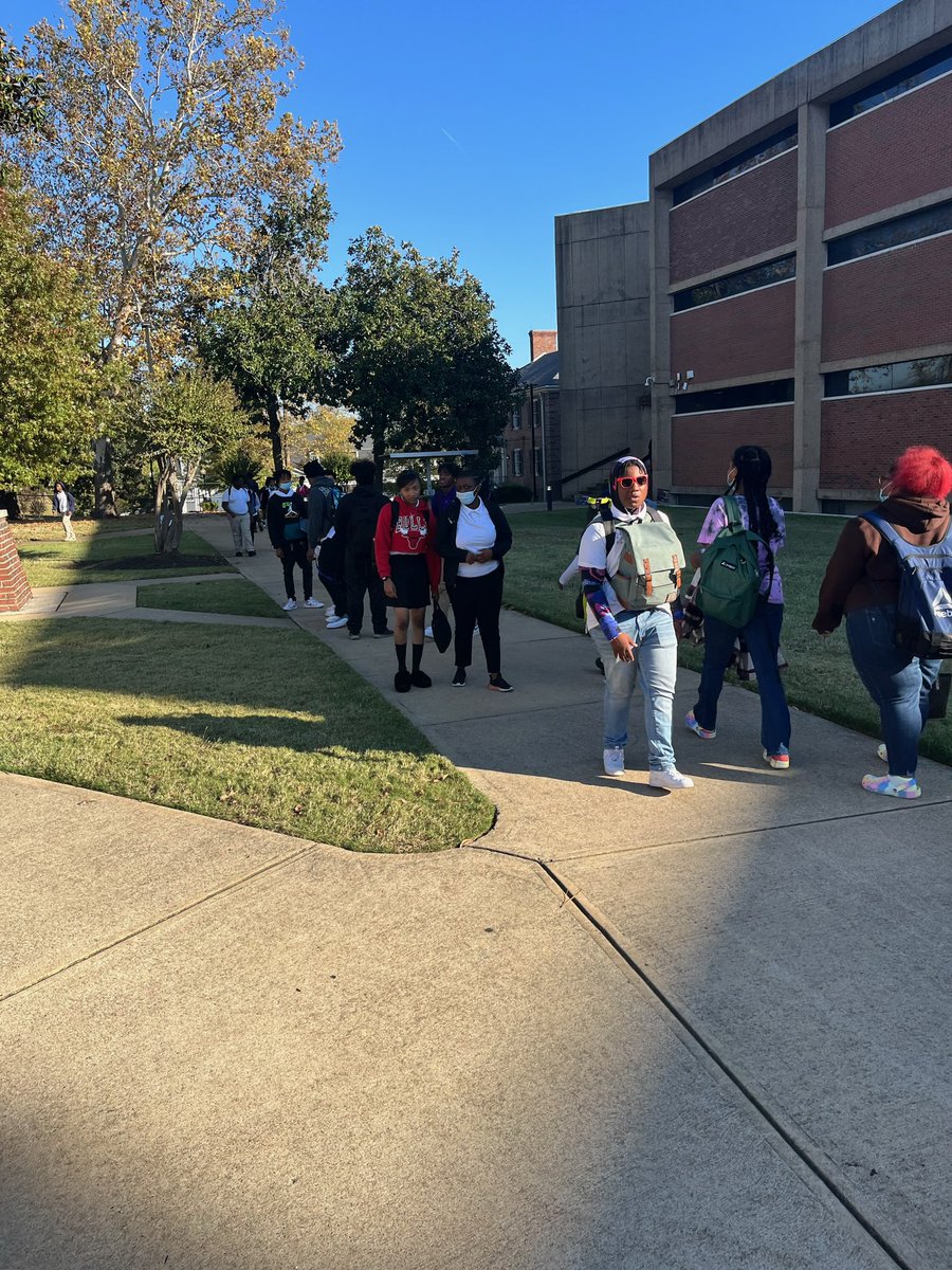 DrAWhitelaw's tweet photo. Thank you LeMoyne Owen College for partnering with MSCS! Hollis F. Price is under the Early College Model and our students are thriving! 

#OnTheMove 🔝 https://t.co/VLNc4qZwmG