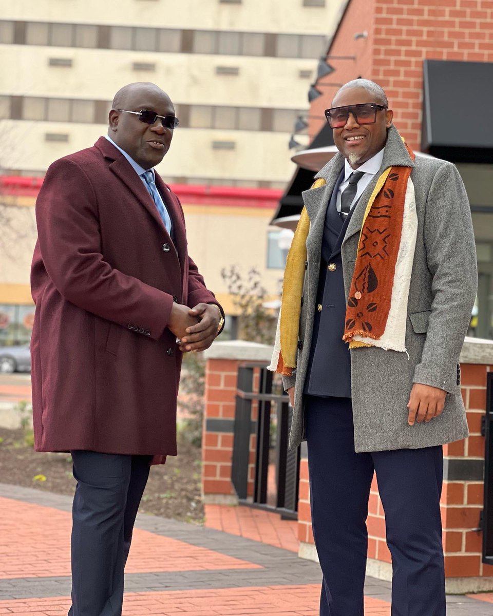 LamineGuirassy's tweet photo. En route pour Fredericton à la remise des Prix des droits de la personne du Nouveau Brunswick 2022 avec ,
L’honorable Brenda L. Murphy, lieutenante-gouverneure du Nouveau-Brunswick, Canada 🇨🇦 
Cc: @abelmaxwell @elmajordiallo https://t.co/KGtZ4utmbP