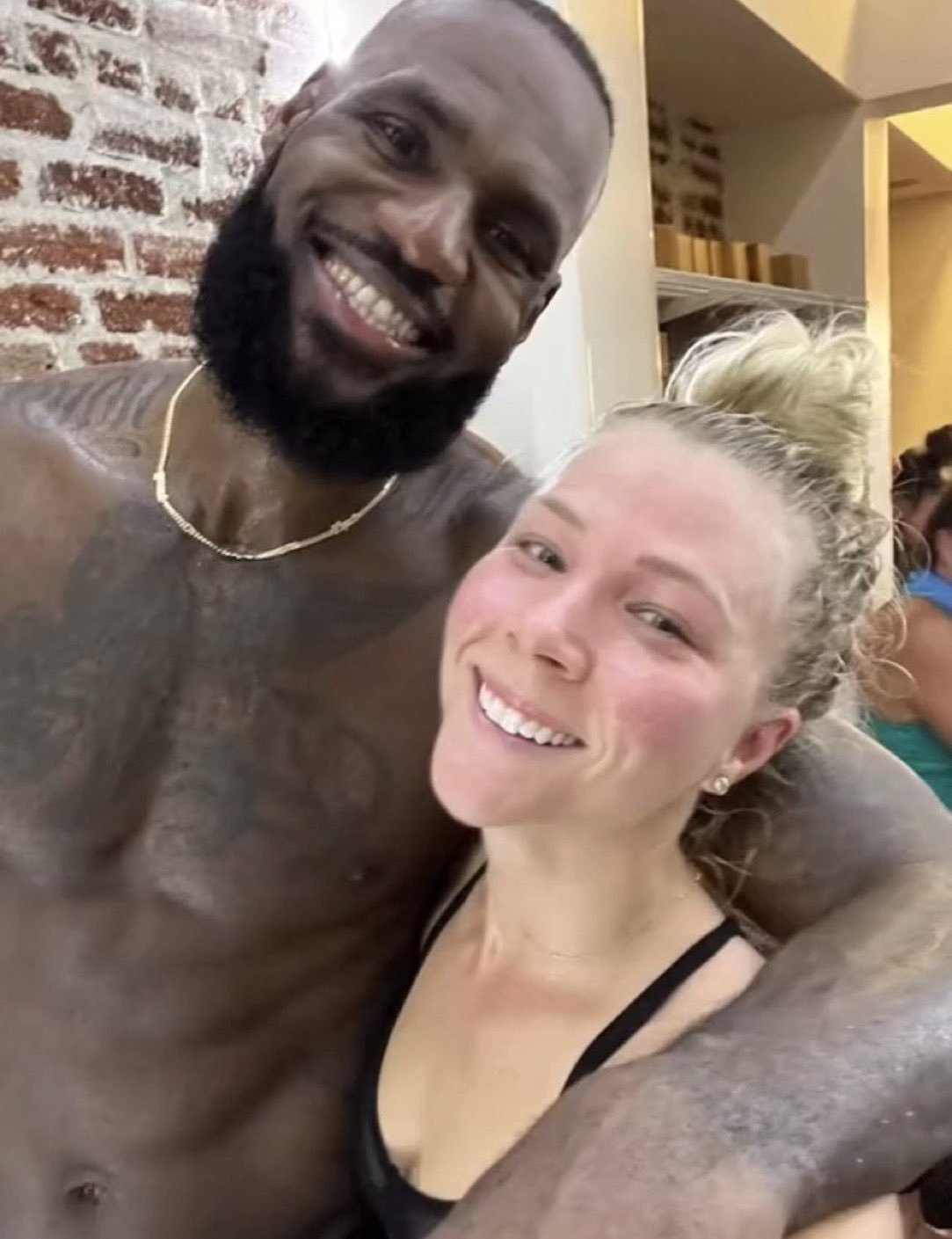 FhNoTBLVsAAY7cv.jpg:large