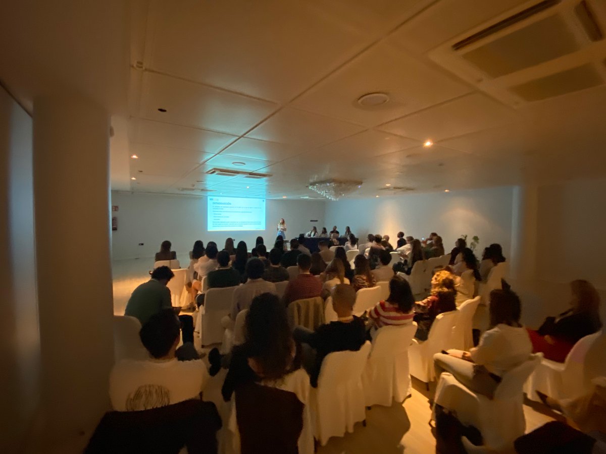 Continuamos en congreso <a href="/SEMES_CV/">SEMES_CV</a> 

Carol nos pone a pensar en casos típicos y no tan típicos de DISNEA + DOLOR TORÁCICO/FIEBRE/EDEMAS/PERDIDA DE PESO/FUMADORES.

Neumotorax, TEP, patrones neumonicos, derrames, EAP, carcinomas… a correlacionar siempre con la clínica!!!!