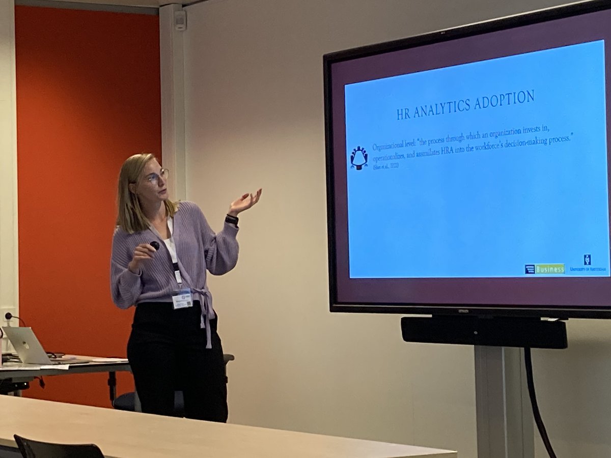Next, Margriet Bentvelzen presented her paper in which she applied the unified theory of acceptance and use of technology model to study individual adoption of #HR #analytics systems. <a href="/DutchHRMNetwork/">Dutch HRM Network</a>
