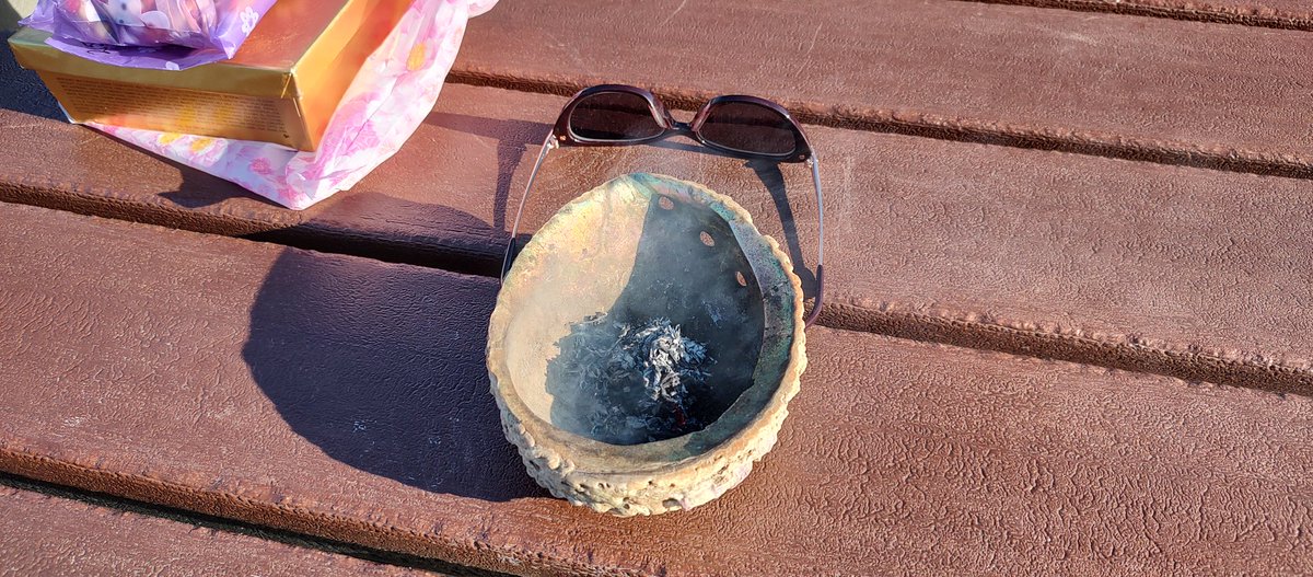 Aujourd'hui avec la Fondation Autochtone de l'Espoir pour un smudge avec les élèves de <a href="/ES_JSF/">ÉS JSF</a> <a href="/BeaulieuAlexe/">Alexe Beaulieu</a> <a href="/AnjaliLh/">Anjali LH</a>