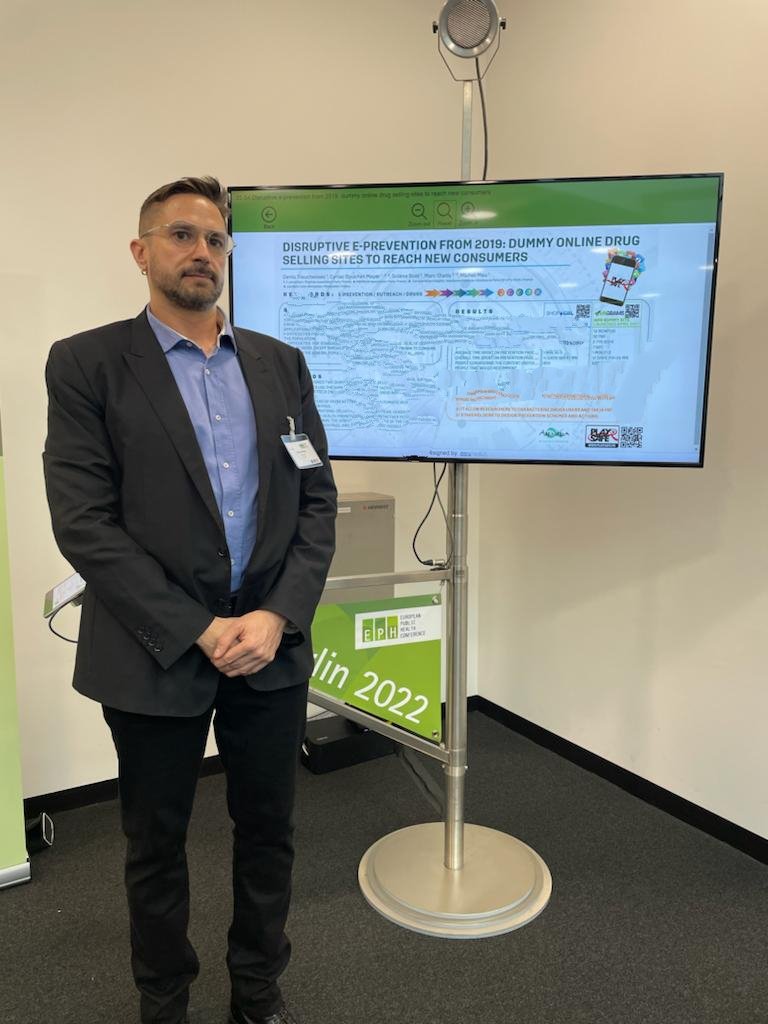 La présentation par Michel Mau du poster réalisé avec @Aremedia1 s'est bien passée à @EUPHActs
Notre méthode de prévention des primo consommateurs des nouveaux produits de synthèse fera l'objet d'une  publication #EPHC2022 #playsafeparis #eprevention #ghb