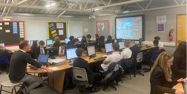 LucaGoddard's tweet photo. Many thanks to dietician - Mrs Ball from the alumni network who came and spoke to our year 10 Skills Challenge classes about health/obesity which links directly into their global project. #engagement #deepeningthinking
@chepstowschool @CHECareers @ChepICTandCS @MrLParfitt1 https://t.co/0zUbh6k4sB