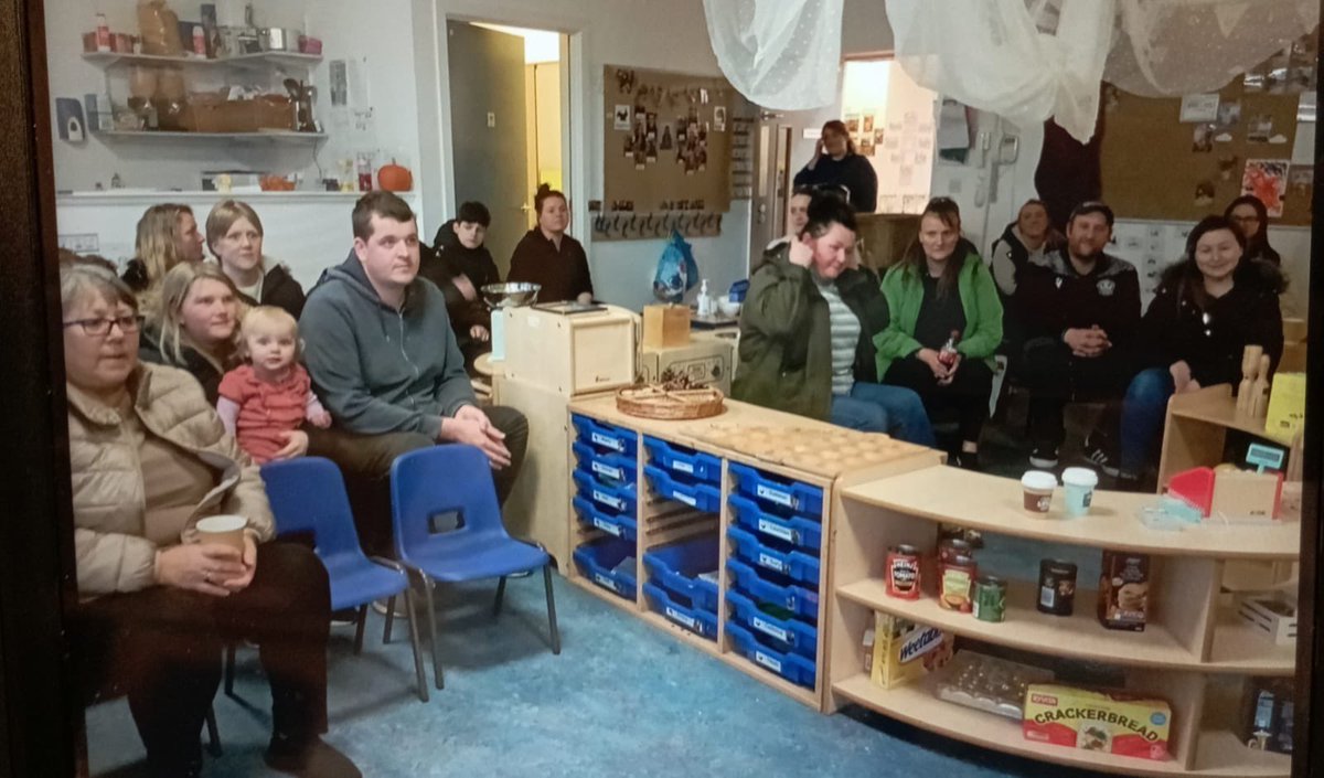 LawfieldPS's tweet photo. Lawfield ELC parents learning about our big bedtime read initiative @MidEarly @LawfieldPS #bigbedtimeread #familylearning https://t.co/iqGiauRQyv