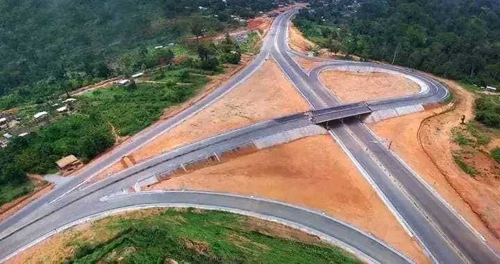 MimiMefoInfo's tweet photo. Below are images of the Obala interchange in the Center Region of Cameroon.

Constructed by Chinese company CGCOC Group with funding from the African Development Bank (AfDB) and the Cameroon government, it was inaugurated today Thursday, November 10, 2022.

MMI https://t.co/kJgC3Sc9Il