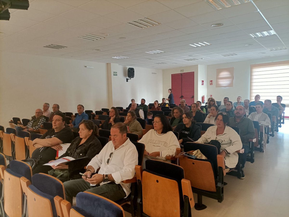 TDconsultingEs's tweet photo. Hoy estamos en #Campillos (@AytoCampillos) hablando con las asociaciones que están presentes en el municipio presentándoles: 

💻El bono Kit Digital. Somos Agente Digitalizador. 
🔍 El Observatorio de subvenciones y licitaciones (@consultingemc) 

#Digitalización #Subvenciones https://t.co/v63BnKBMW0