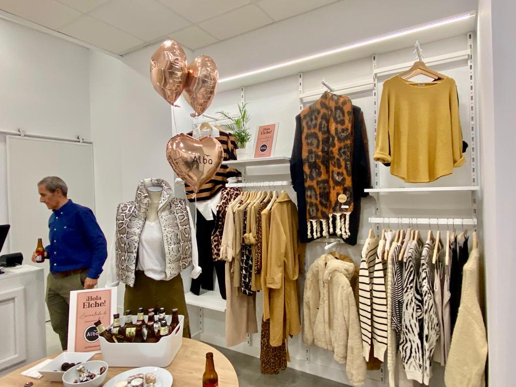 GYMinmobiliaria's tweet photo. Alba Ropa ha inaugurado su tienda en Calle Corredera 24 a la que ayer pudimos acudir a la inauguración.

Desde Garrigues y Mallebrera queremos agradecer a  la confianza depositada en nosotros para convertir en realidad este proyecto. 

Enhorabuena de parte de todo el equipo! https://t.co/WCuarMRSAl