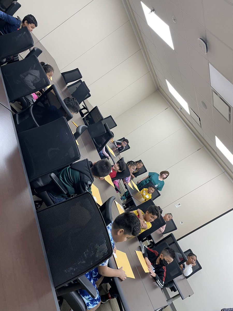 MooreCounselor's tweet photo. @GoodmanES_AISD are learning the importance of dental health! @RNKlosterbo @HealthAisd #ProjectSavingSmiles @HoustonHealth https://t.co/OAbgCjARAD