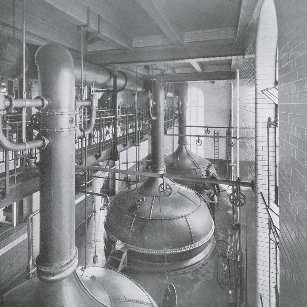 ihr_history's tweet image. One week to go until #HistDay22! We're excited to be joined by 40+ other organisations in showcasing parts of our collections that relate to the theme 'Human Discovery: Experiencing Science'.

Sign up here: bit.ly/3DUkchd