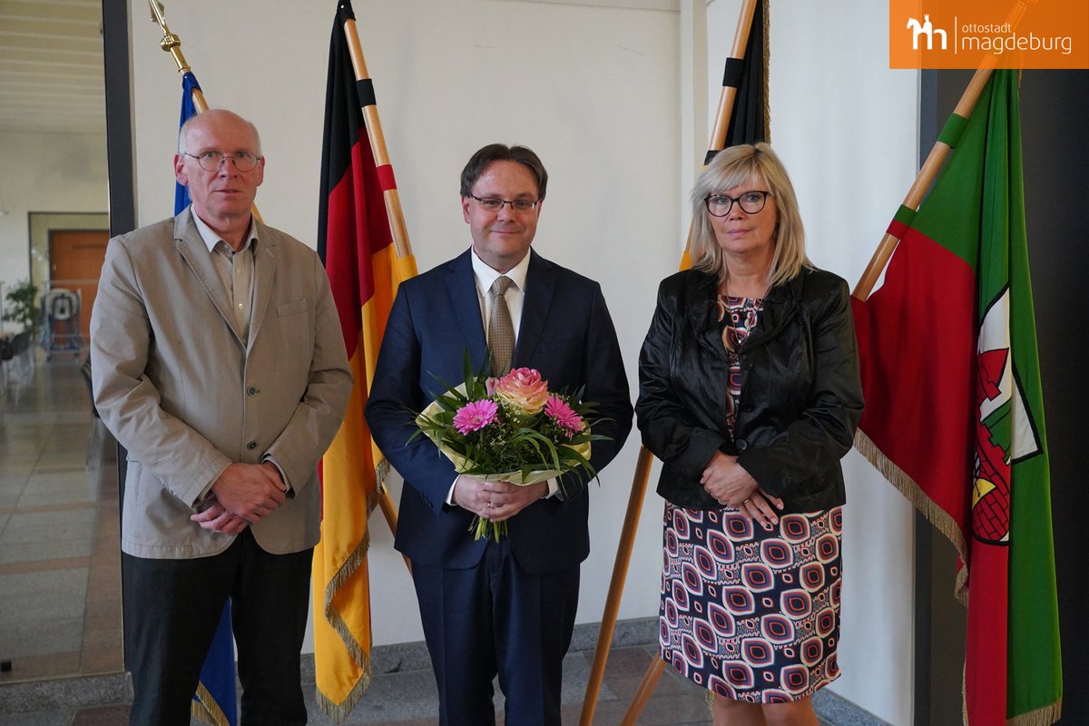 Ottostadt's tweet photo. Herzlichen #Glückwunsch, Ronni Krug, zur gewonnen #Wahl zum #Magdeburger Beigeordneten für Personal, Bürgerservice und Ordnung! OB Simone Borris und Stadtratsvorsitzender Alexander Pott gratulierten. 
👉https://t.co/kc9XH3gQ5E https://t.co/og6QTKHDRH