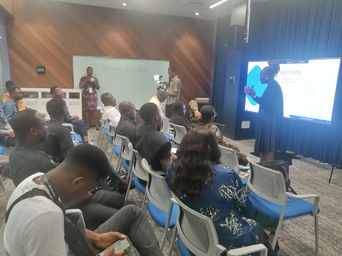 DAY 2 Breakout session with <a href="/KemiOgunkoya/">Kemi Ogunkoya</a> ongoing conversations on the Power of Community - Giving Back and Helping Others Grow