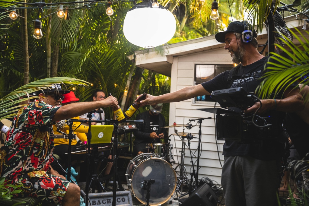 SugarshackLive's tweet photo. Brand new Visual EP featuring Bachaco is now live on the channel!
Check out the full acoustic performance here: https://t.co/yKamP3JIeX
#sugarshacksessions #reggaemusic #acousticmusic #indiemusic #livemusic #bachaco #bachacomusic https://t.co/cLqWia7CCw