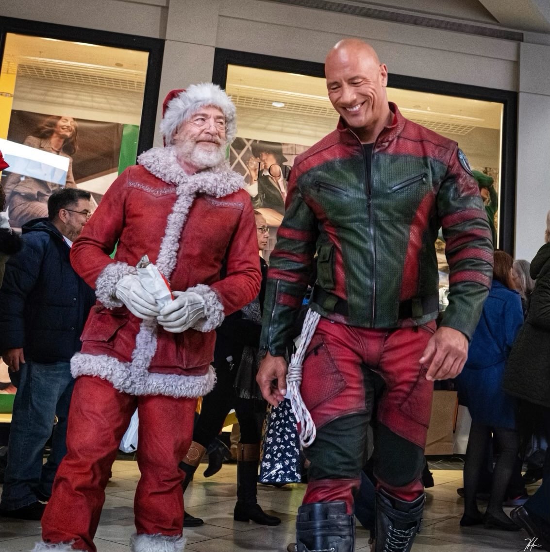 Lights, Camera, Barstool on X: First look at J.K. Simmons as Santa in RED  ONE The Christmas film will release next year and also stars Dwayne Johnson  and Chris Evans  /