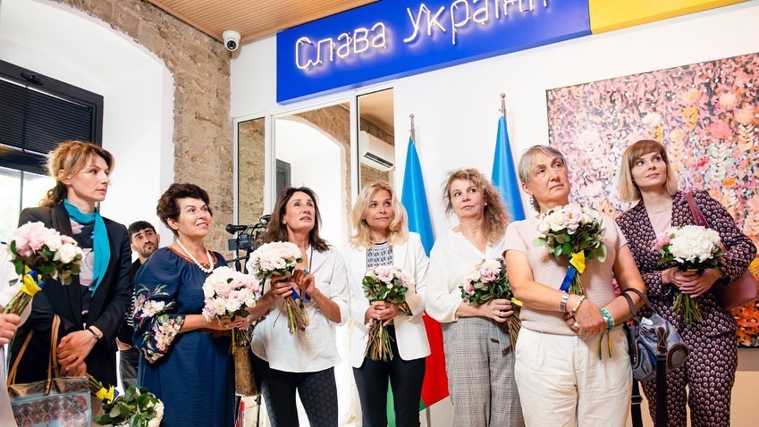 OleksandrKlass's tweet photo. 🇺🇦 #UkrainianCenter, який було створено у жовтні 2021 року за сприяння Почесного консула України @MehraliGasimov  з метою популяризації української мови в Азербайджані прийняв жiнок послiв стран #EU...   .  . https://t.co/M5NCsGXe9L