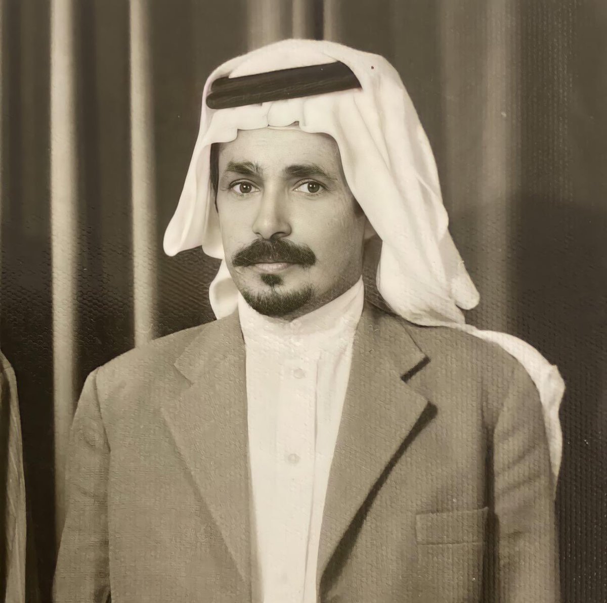 munsor777's tweet photo. بقلوب مؤمنه بقضاء الله وقدره نودع والدي احمد عبد الله القهس  ال سوار  عن عمر يناهز 100 سنه قضا معضمها في خدمه دينه ووطنه  نسال الله العلي العظيم ان يتقبله برحمته ويسكنه فسيح جناته https://t.co/jmnXuXq4PG