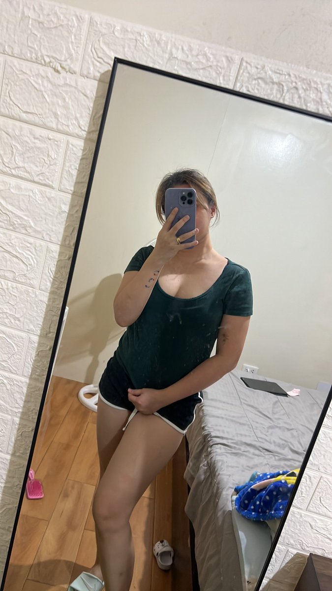 kmfmlr's tweet photo. Mom-bod 😂🤭 https://t.co/oMuKR2XmuO