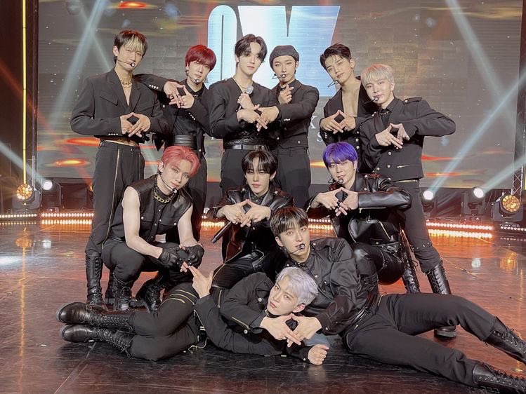 Misty_Blaclrose's tweet photo. I’ll always be a ForX and be by your side to protect you guys as you all have always been there for ForX makes me so happy to be a fan of such a beautiful and talented group  #AlwaysHerForOmegaX #한겸 #Tunisia #OMEGA_X #ForeverWithOmegax ❤️ https://t.co/oIeEsglYMQ