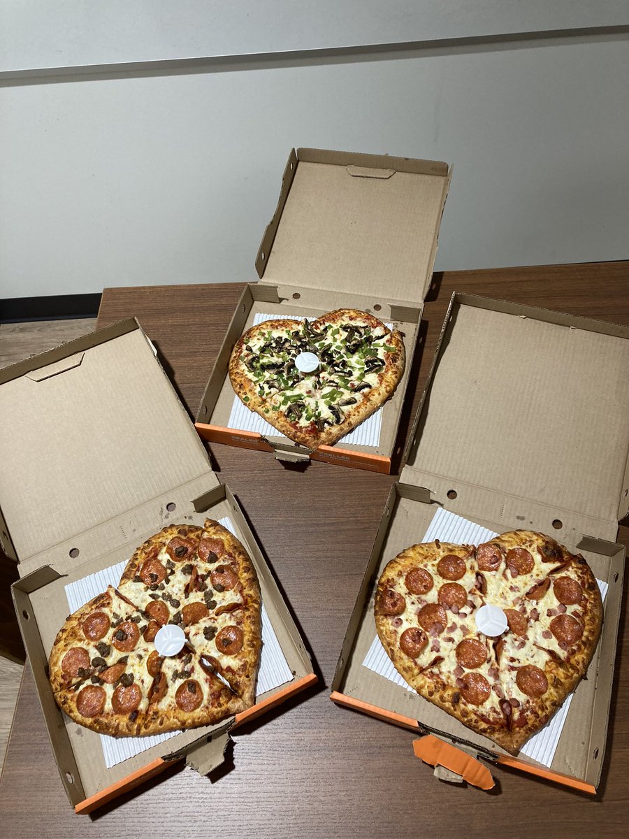 Team 5636 ❤️ shaped pizza lunch in support of the IWK. 🍕🍕@DylanTufford_TD <a href="/TinaFMurphy/">Tina Murphy</a> <a href="/CarrieLeith/">Carrie Leith</a> <a href="/courtneyreade4/">Courtney Reade 🌻</a> <a href="/wenzhxin93/">Miranda_Wen_TD</a>