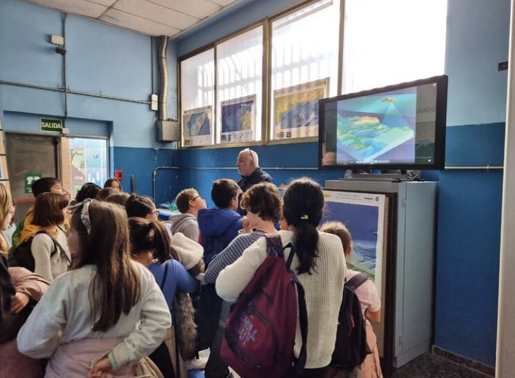 Los alumnos de 5° hoy han visitado el Instituto Nacional de Oceanografía (IEO) donde les han enseñado cómo trabajan geólogos y biólogos con el fondo marino y han visto cómo funcionan los robots marinos.España. 
Han disfrutado mucho y las profes con ellos 😊#STEMirasierra #IEO