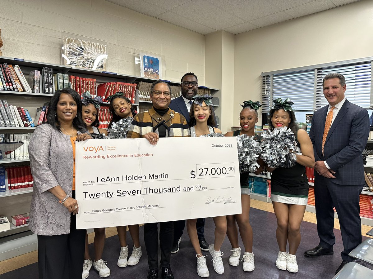 Surprise! @CHFlowersHigh teacher LeAnn Holden-Martin was awarded $27K as the top award winner in the @Voya Unsung Heroes program! Funds will support her innovative program that helps students with cognitive disabilities develop real-world job skills! #PGCPSProud