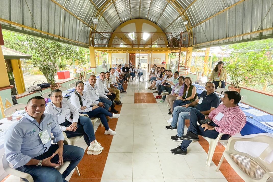 APCColombia's tweet photo. Desde #Caquetá iniciamos #ColCol “Estrategias de recuperación emocional y acompañamiento a la reparación integral”. En este evento junto a @giz_colombia, @UnidadVictimas refuerza la implementación y acceso a las medidas de reparación simbólica de las víctimas. 🇨🇴 https://t.co/TymN193xEM