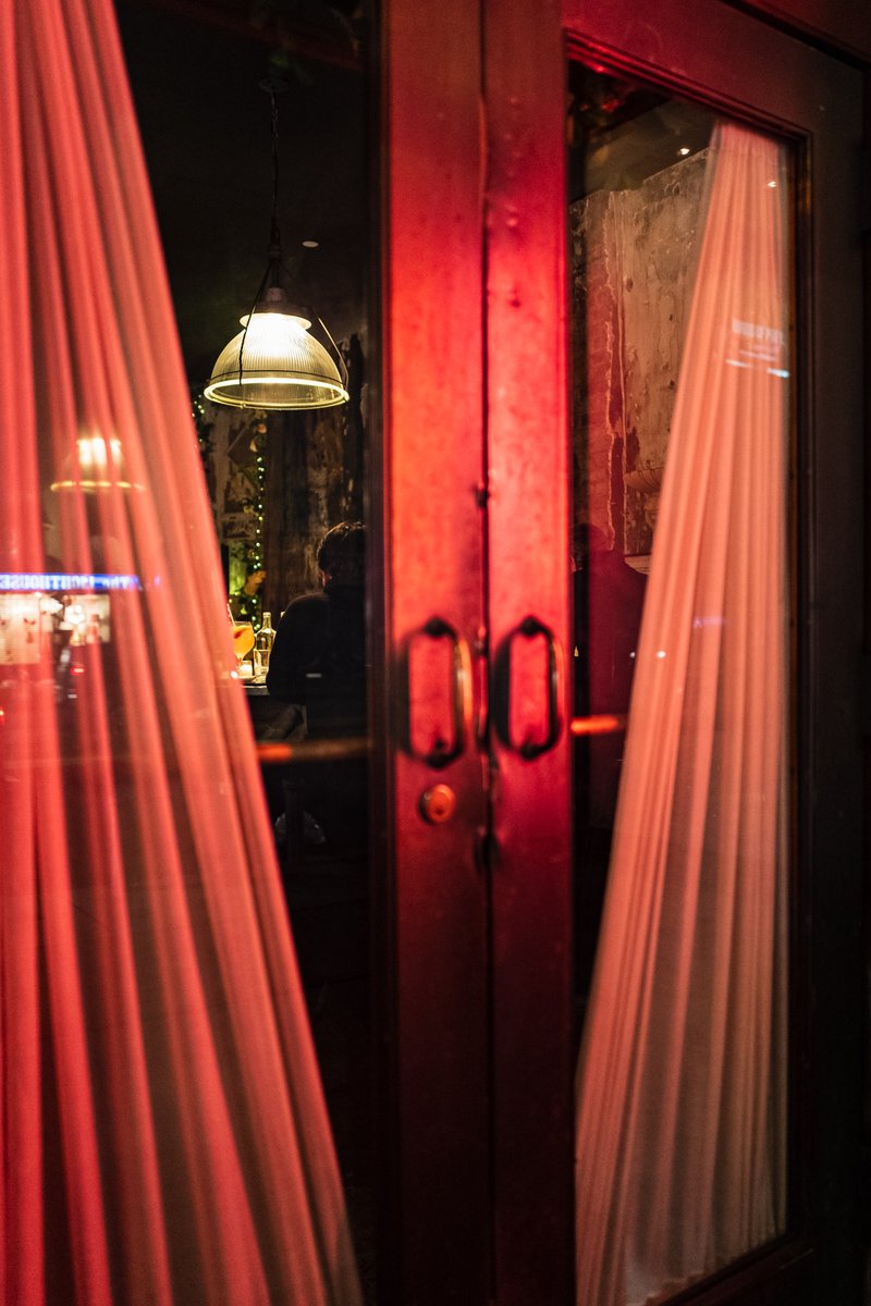 manolobrown's tweet photo. New York Nights #streetphotography #newyorkcity https://t.co/ewki9fu7Qw