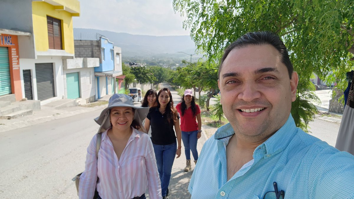 BedranRuiz's tweet photo. Trabajo en equipo #SindicaturaMunicipal y #SecretaríaDeDesarrolloUrbano Recuperación de Áreas de Donación en fraccionamientos de #TuxtlaCiudadDigna para Equipamiento Educativo #INIFECH y de Servicios!☺️🍀🌿 https://t.co/KBksYtyrVd