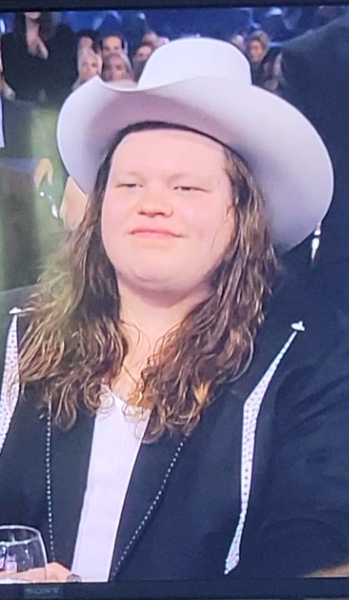 SheSheOhio's tweet image. Hoss had a kid! 😁#cma2022 #Bonanza