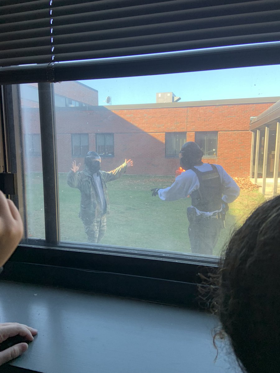 HTCLawE's tweet photo. Observing some #simunitions https://t.co/jfu8S70hEU