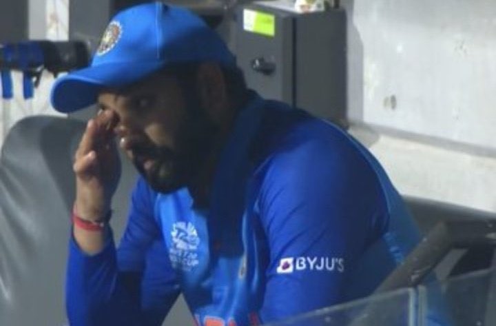 imBKM45's tweet photo. Some people literally abusing our players kal tak yahi Rohit Sharma or baki players enke liye Bhagwan thee or Aj unke family tak ko gali dene me peche nahi hat rahe thodi Bht cricket knowledge hone se khud ko mahagyani samjte he #INDvsENG #INDvsENGLive Lok at them 💔 https://t.co/CtKawKBnru