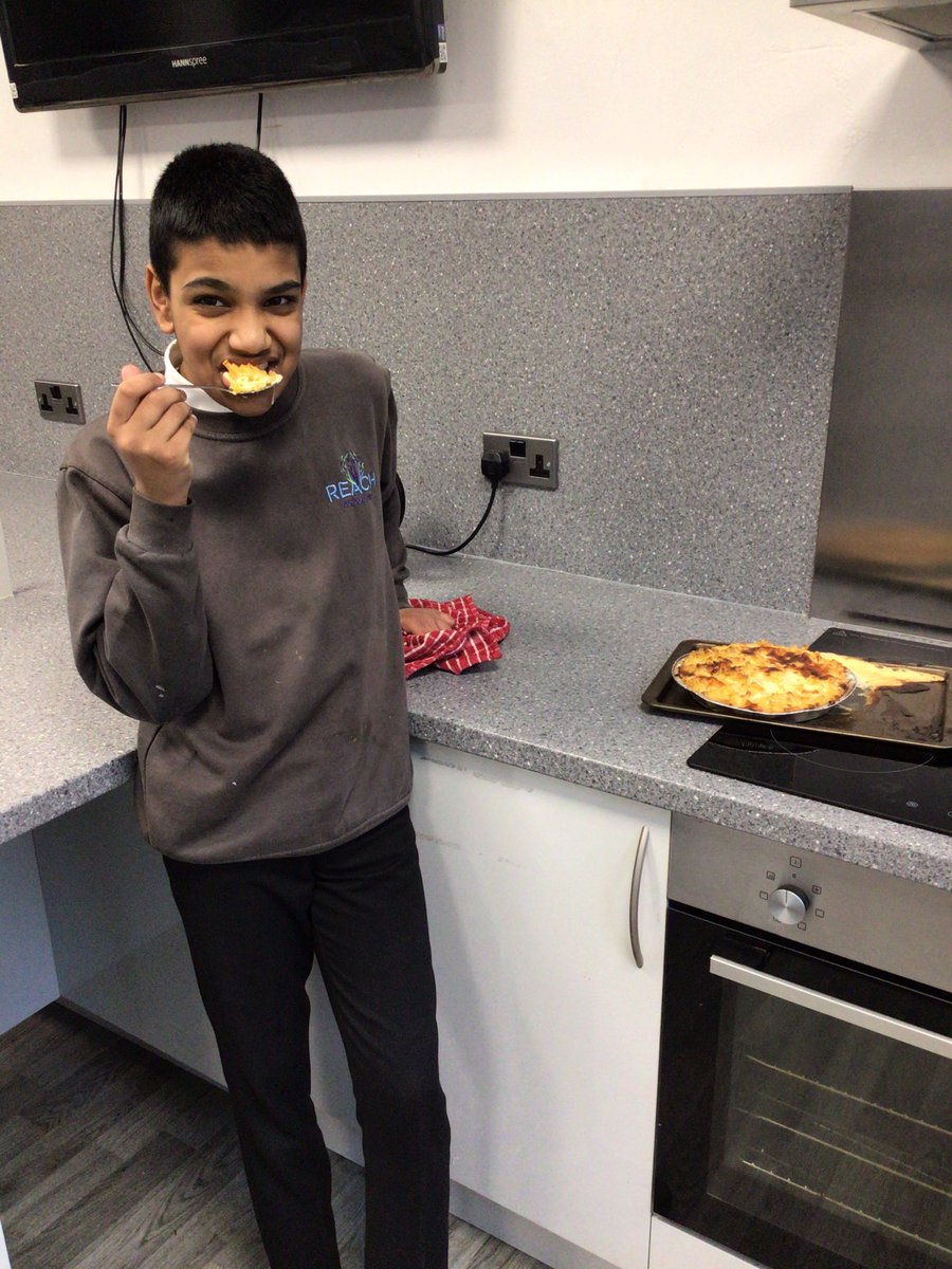 Group4Reach's tweet photo. Group 4 have tried very hard to follow the instructions and successfully made Mac and cheese! It smelt delicious! https://t.co/TGDE03EmSF