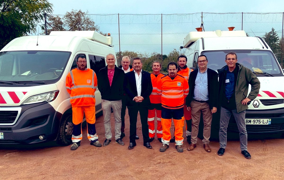 AlainPichon86's tweet photo. 🚙 A #Verrue pour inaugurer le créneau de dépassement sur la RD347. Belle mobilisation des élus locaux et de mes collègues Marie-Jeanne, Bruno Belin et Gilbert Beaujanneau pour cet axe capital pour irriguer le nord Vienne. Merci aux équipes du @departement86 de leur mobilisation! https://t.co/GVcuJT0AOH